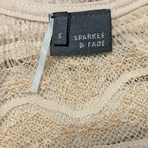 ✨50% OFF✨ Urban Outfitters gold and ivory lace tank top - Picture 5 of 6